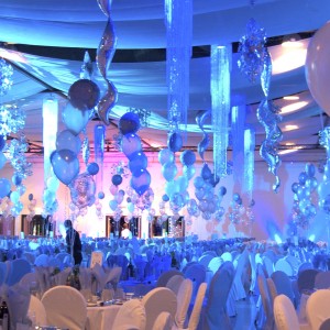 80 tables of 'ice' themed balloons - Event Decoration